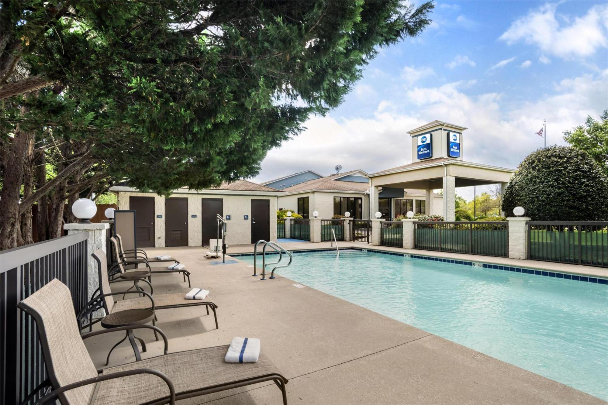 Best Western Inn & Suites Monroe Exterior photo