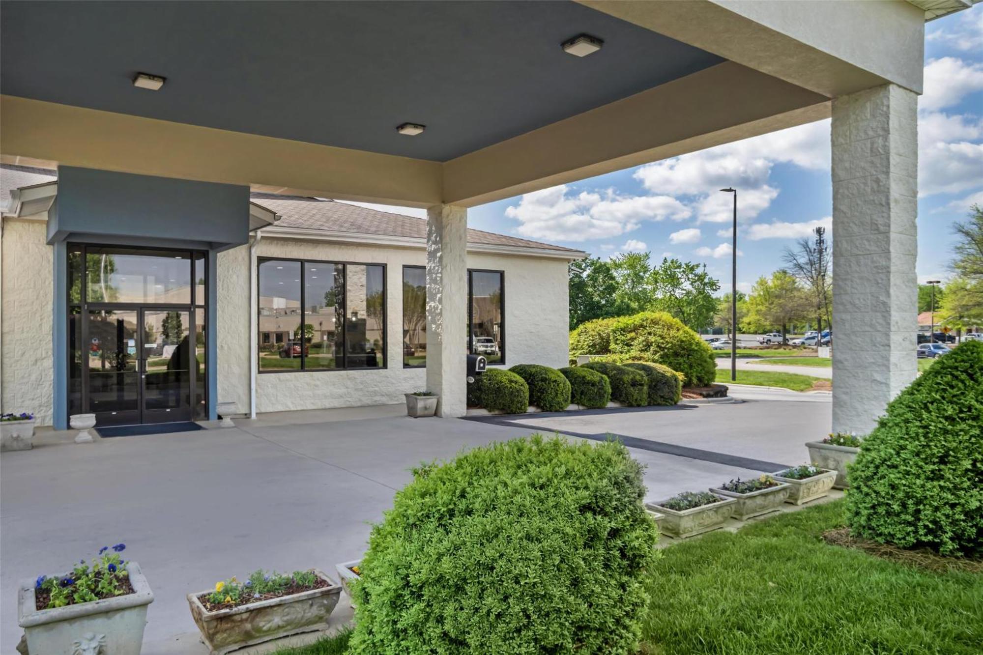 Best Western Inn & Suites Monroe Exterior photo