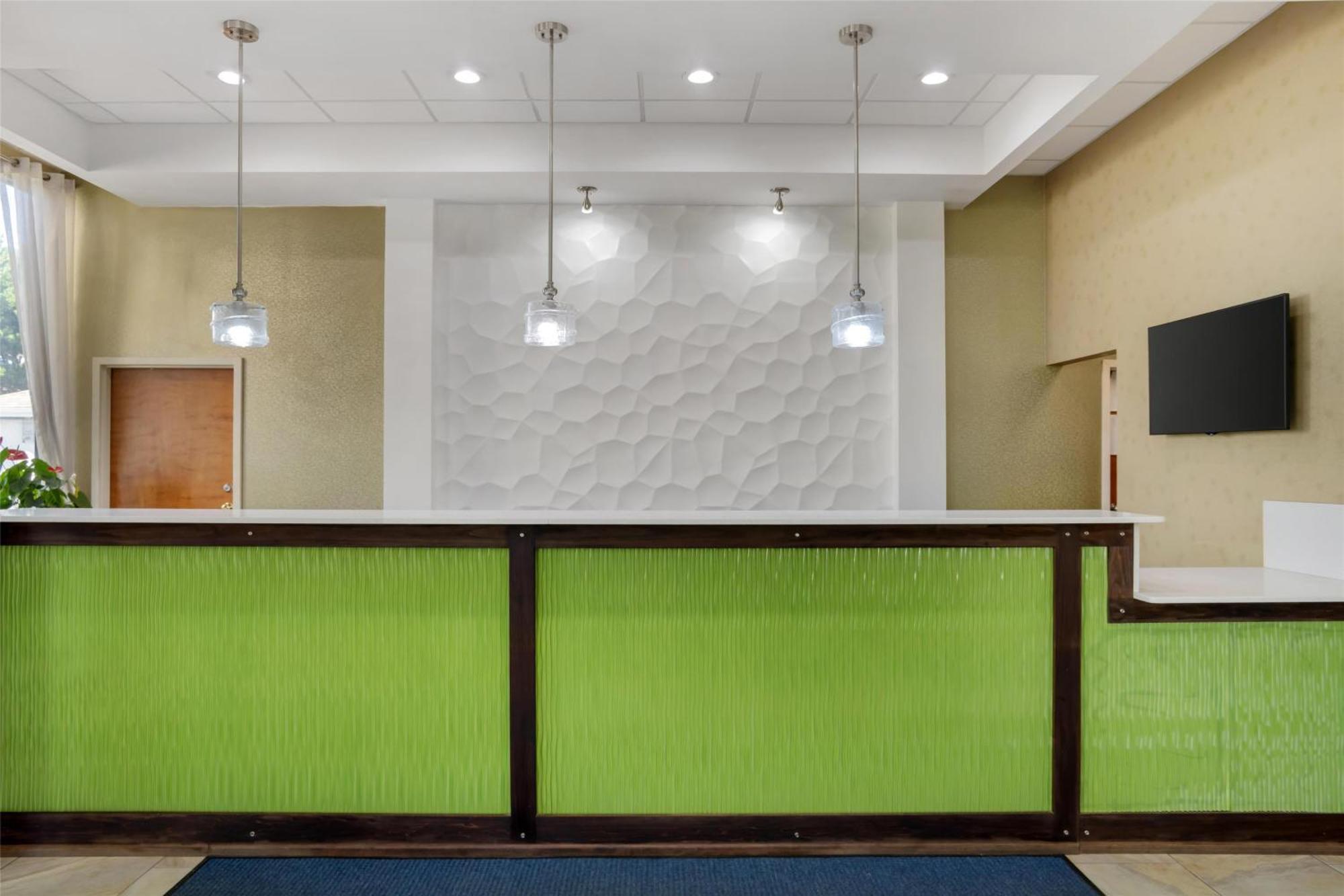 Best Western Inn & Suites Monroe Exterior photo