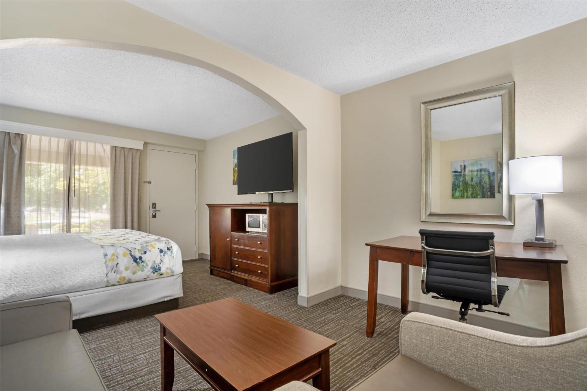 Best Western Inn & Suites Monroe Exterior photo